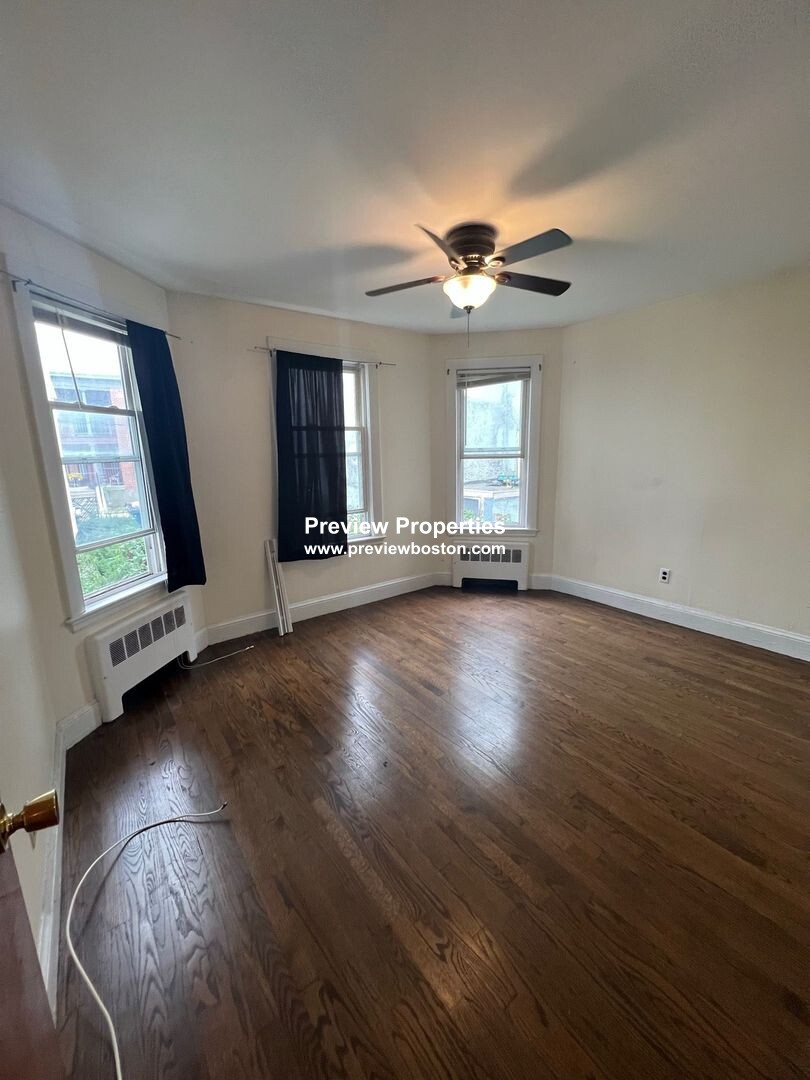 90 Winthrop Shore Dr, Winthrop