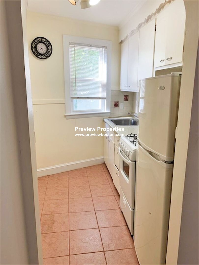 90 Winthrop Shore Dr, Winthrop