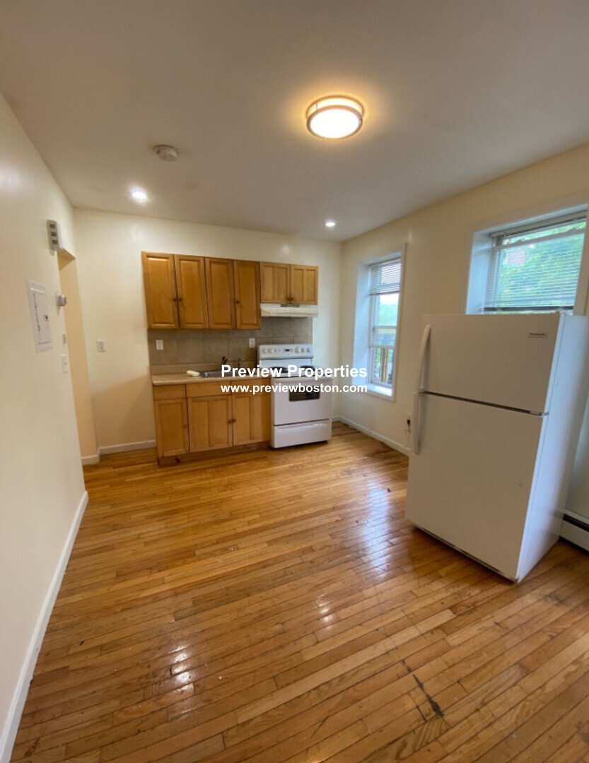 90 Winthrop Shore Dr, Winthrop