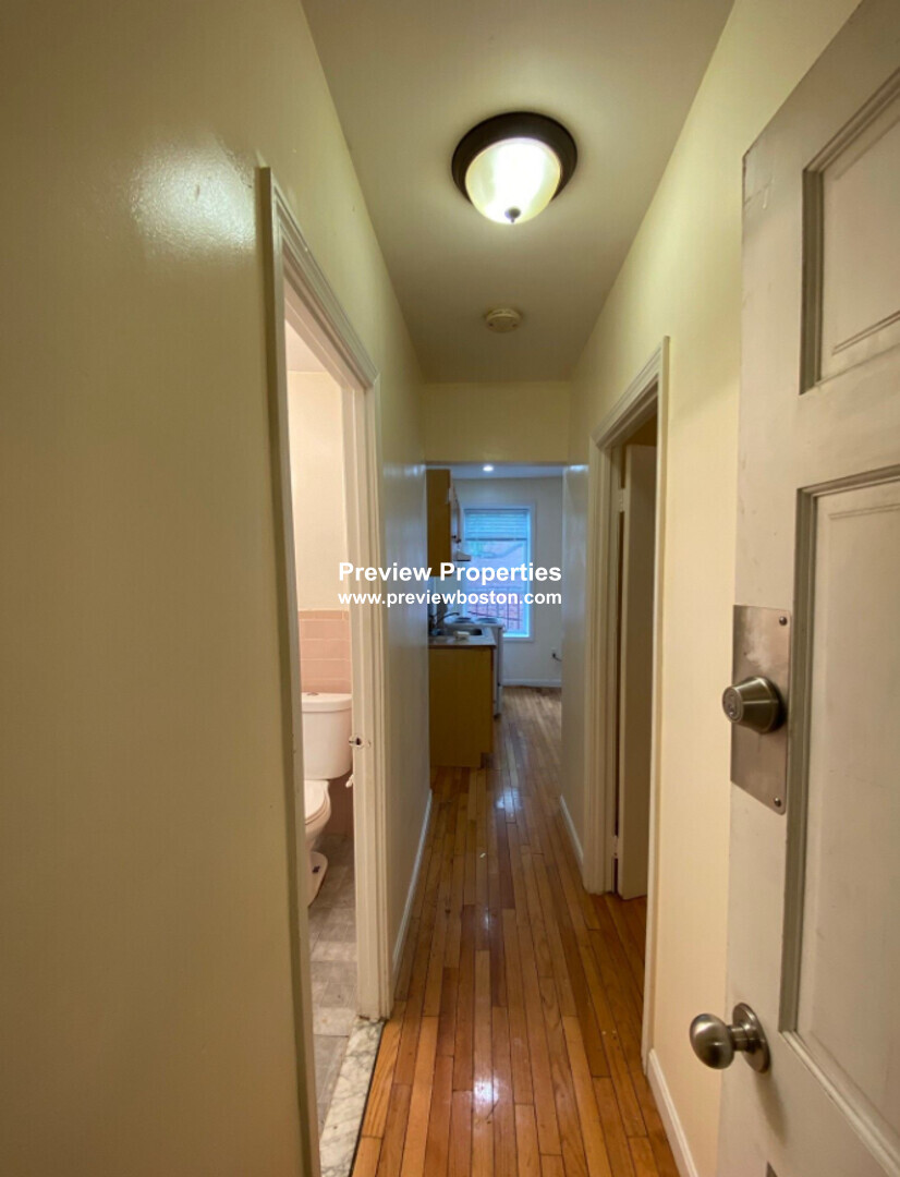 90 Winthrop Shore Dr, Winthrop