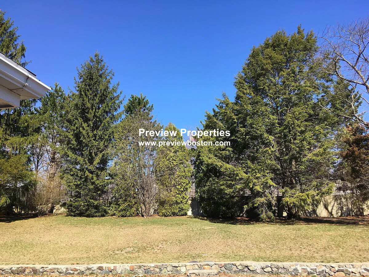 102 Crestview Rd, Belmont Hill