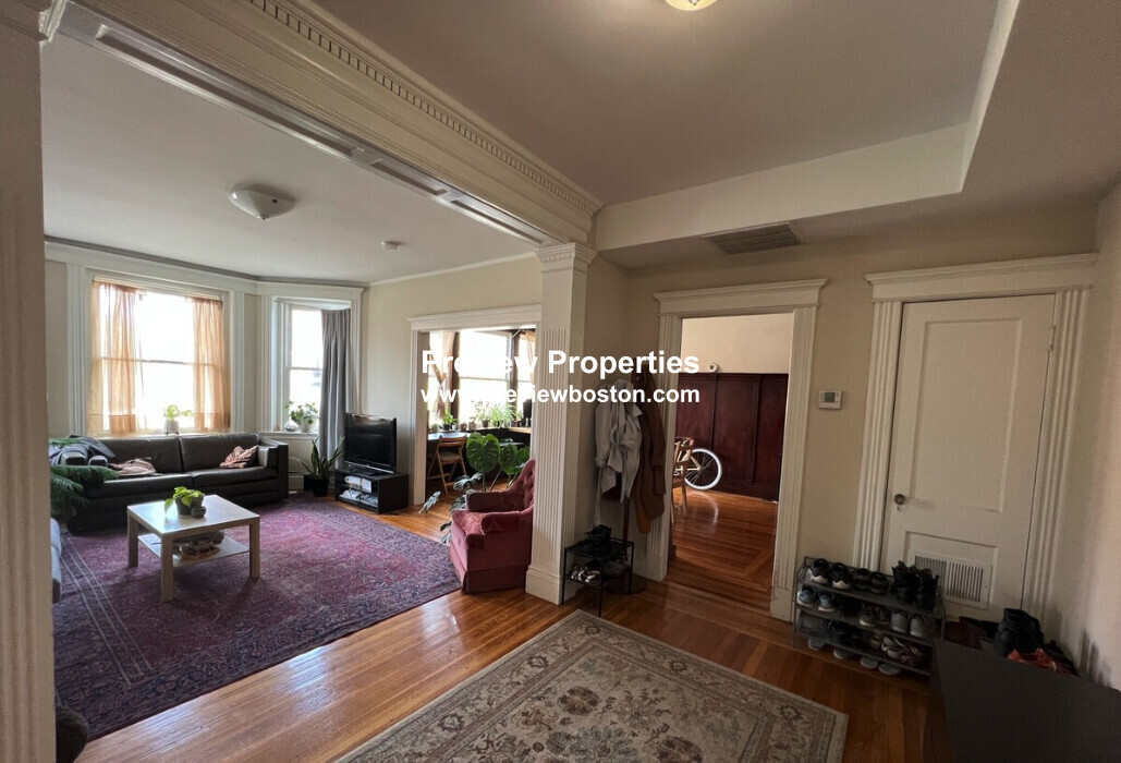 181 Harvard St, Coolidge Corner