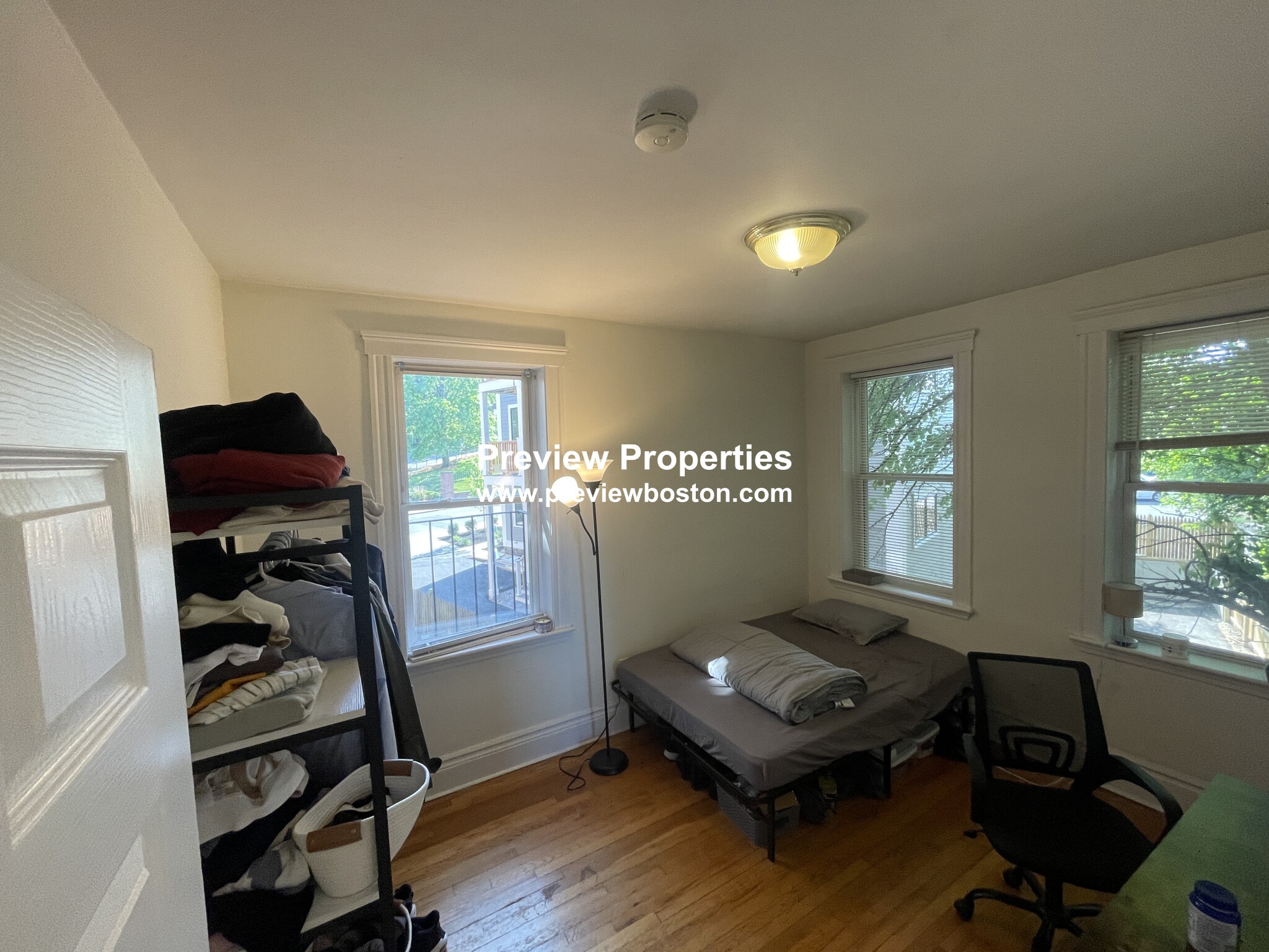 6 Camelot Ct, Allston