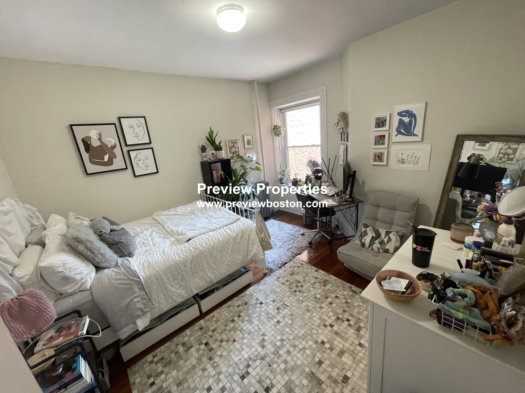 1595 Beacon St, Washington Square