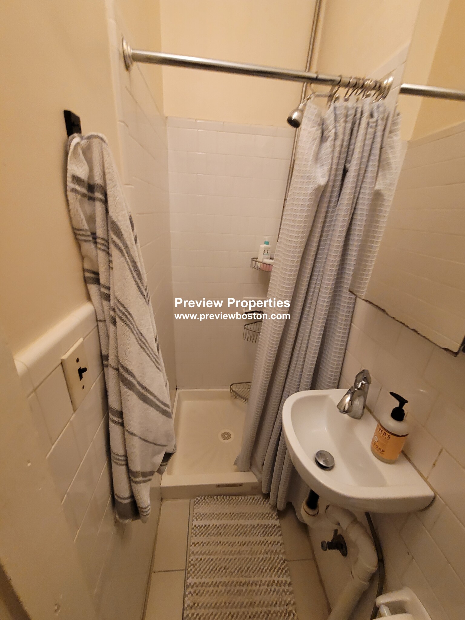 52 Brainerd Rd, Allston