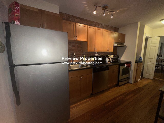 11 Aberdeen St, Fenway