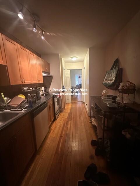 11 Aberdeen St, Fenway