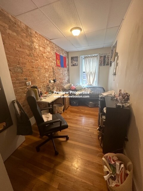 11 Aberdeen St, Fenway