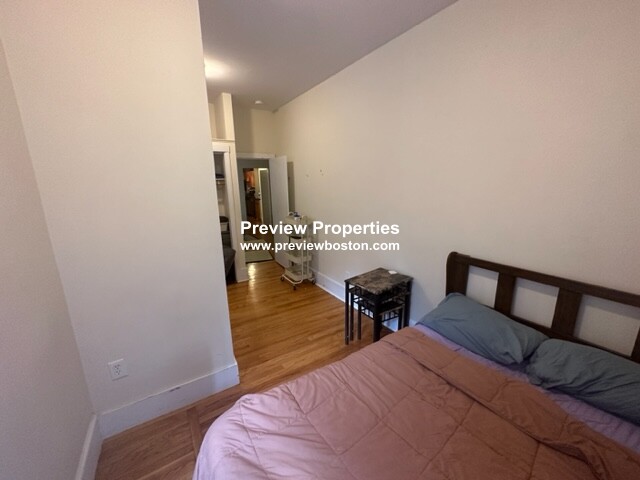 11 Aberdeen St, Fenway