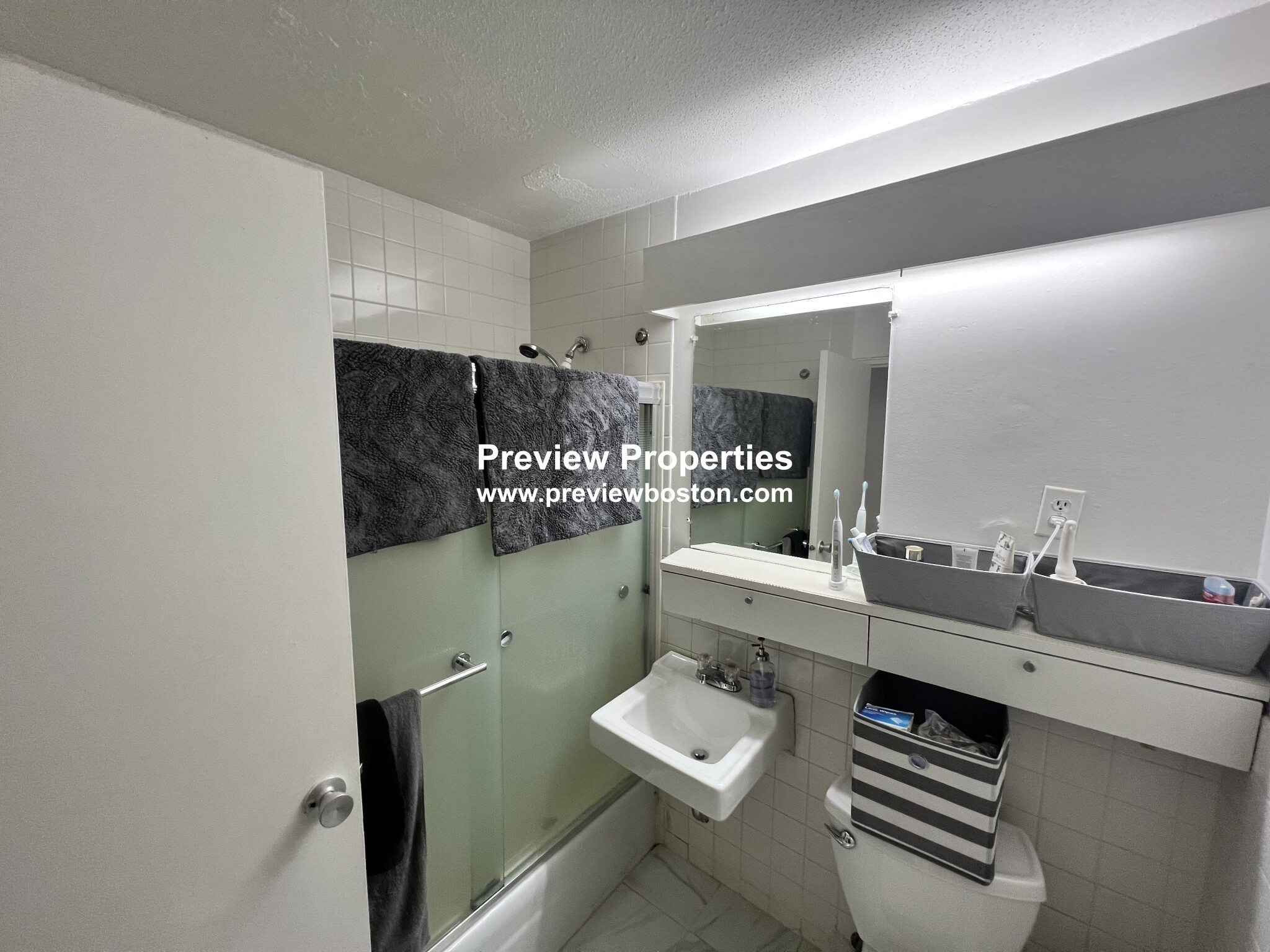 142 Kenrick St, Brighton