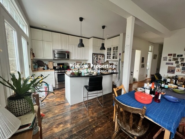 184 School St, Jamaica Plain