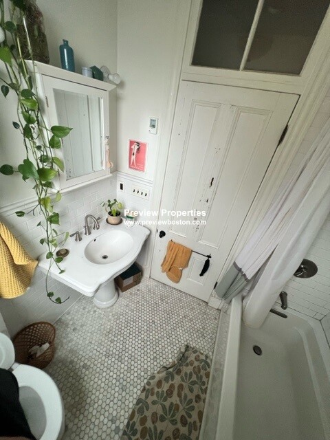 184 School St, Jamaica Plain