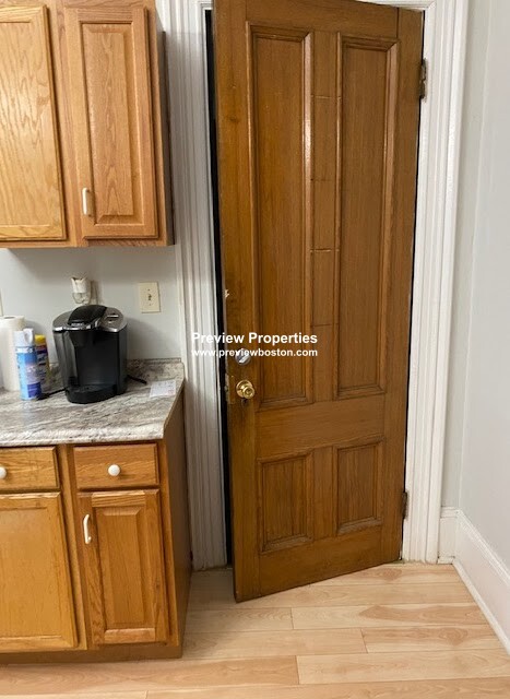 94 Mount Pleasant Ave, Roxbury