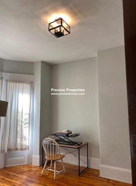 94 Mount Pleasant Ave, Roxbury