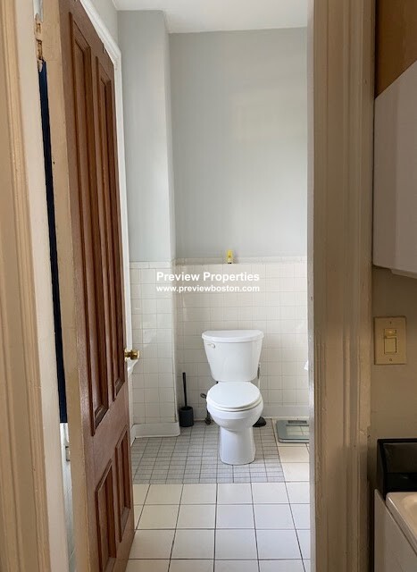 94 Mount Pleasant Ave, Roxbury