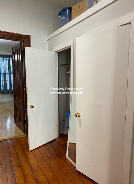 94 Mount Pleasant Ave, Roxbury