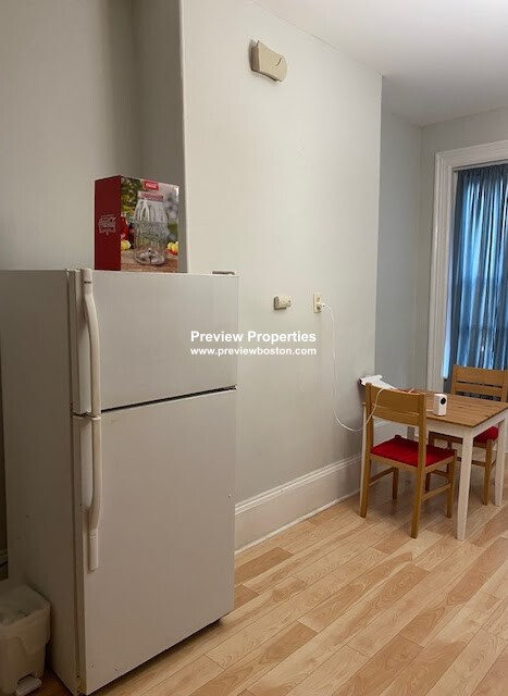 94 Mount Pleasant Ave, Roxbury