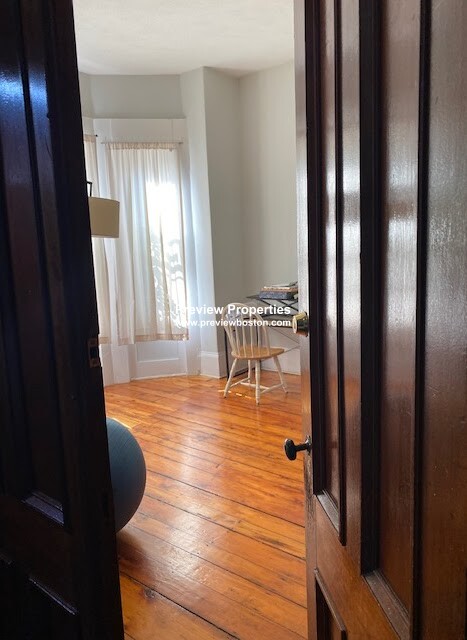 94 Mount Pleasant Ave, Roxbury