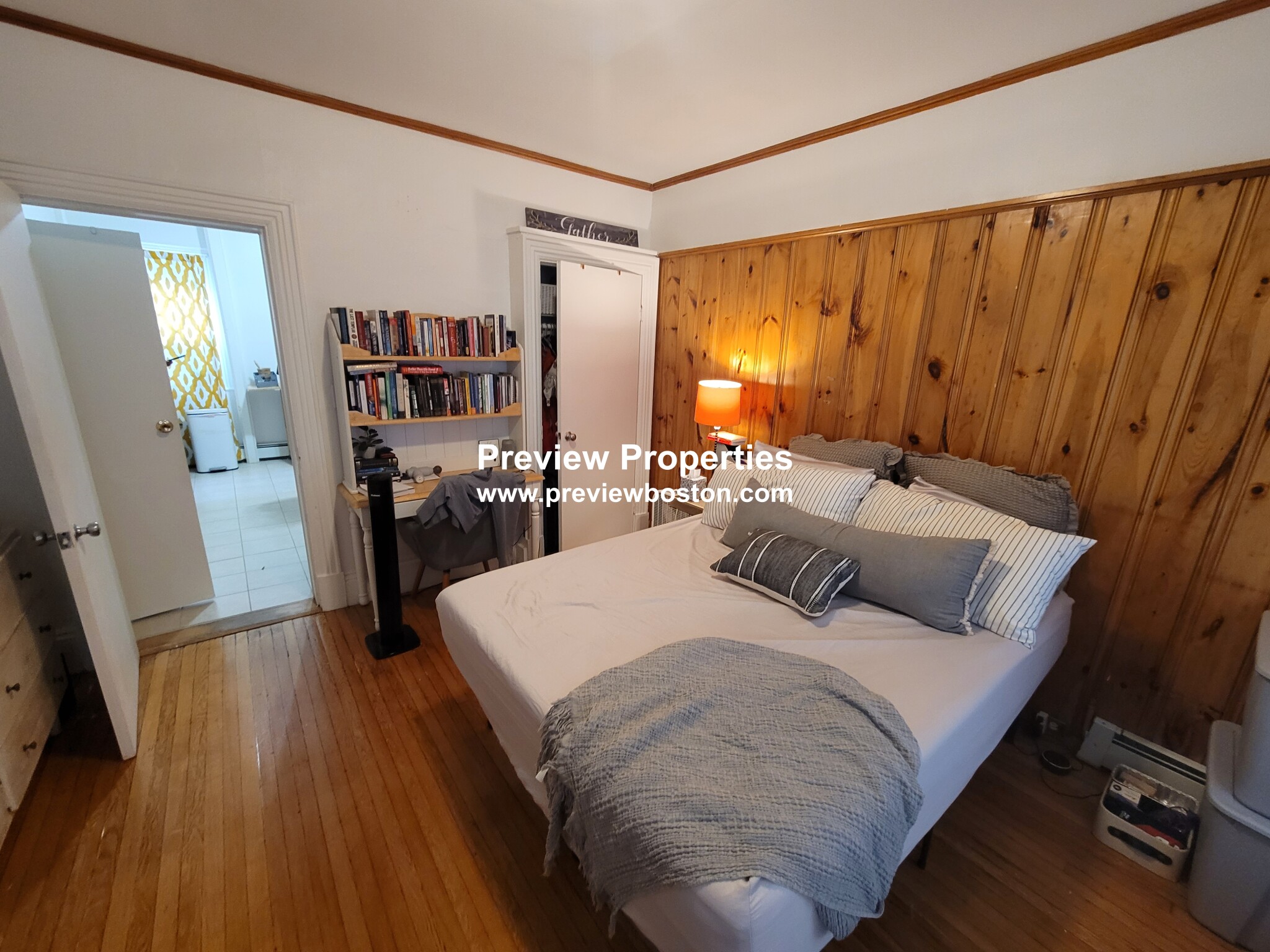 20 Oak Square Ave, Brighton