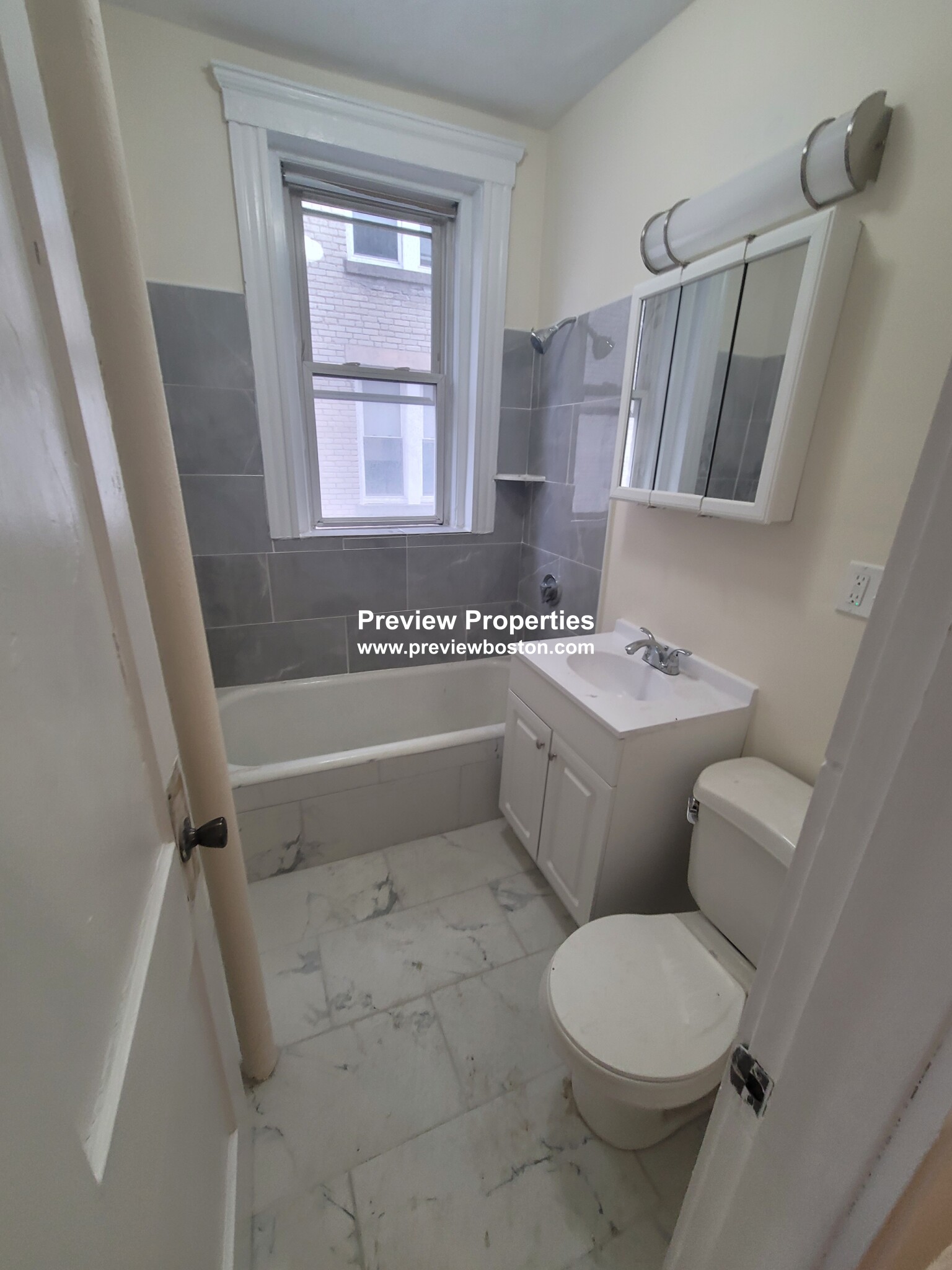 135 Washington St, Brighton