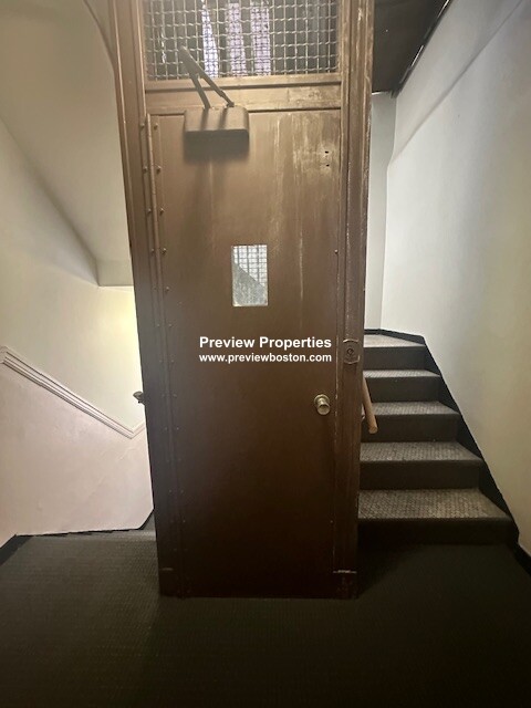 70 Strathmore Rd, Brighton