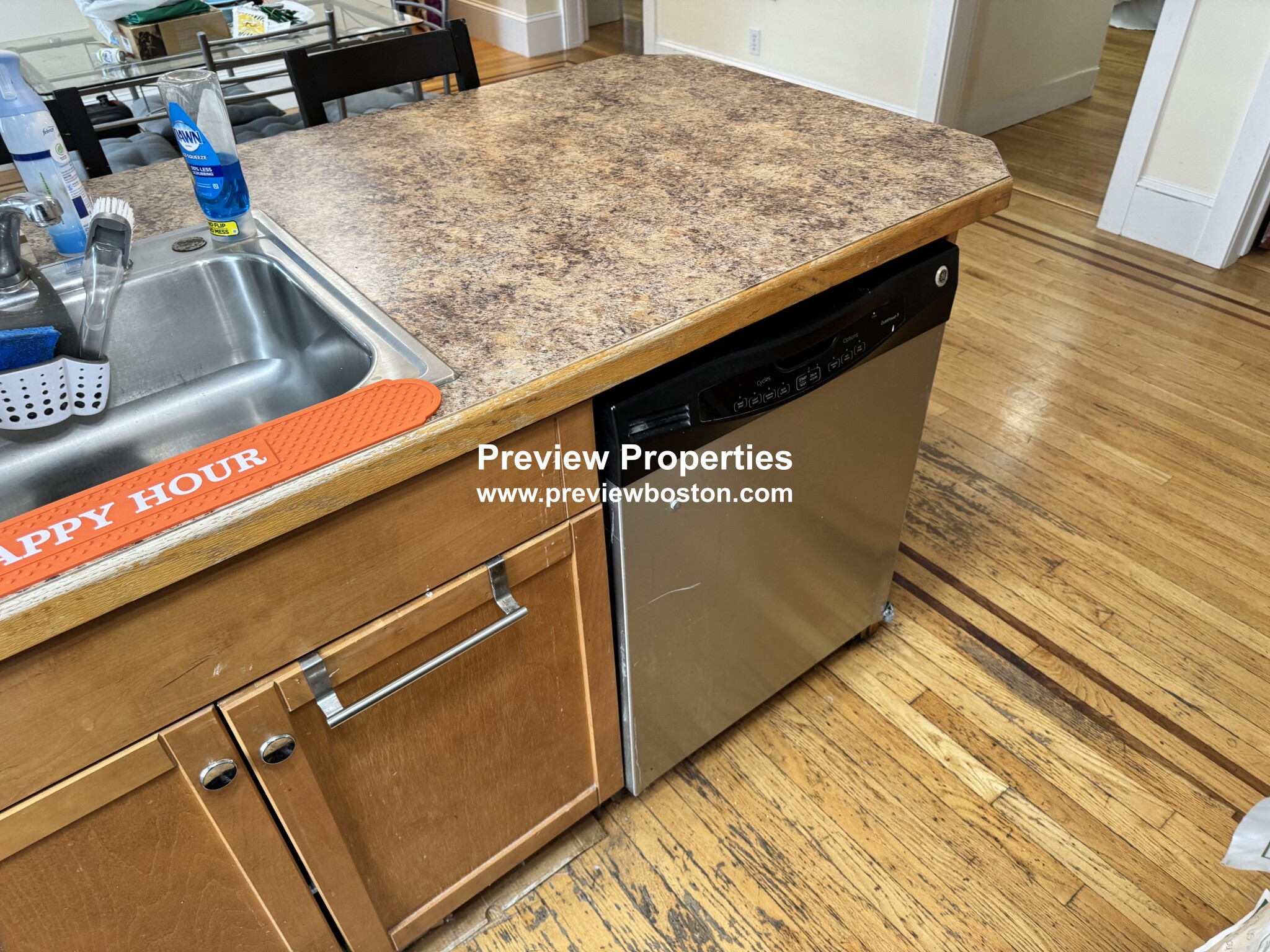 28 Cherry St, Davis Square