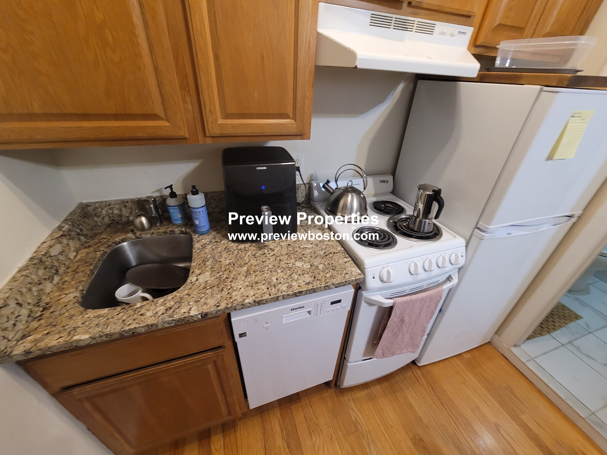 41 Bay State Rd, Fenway