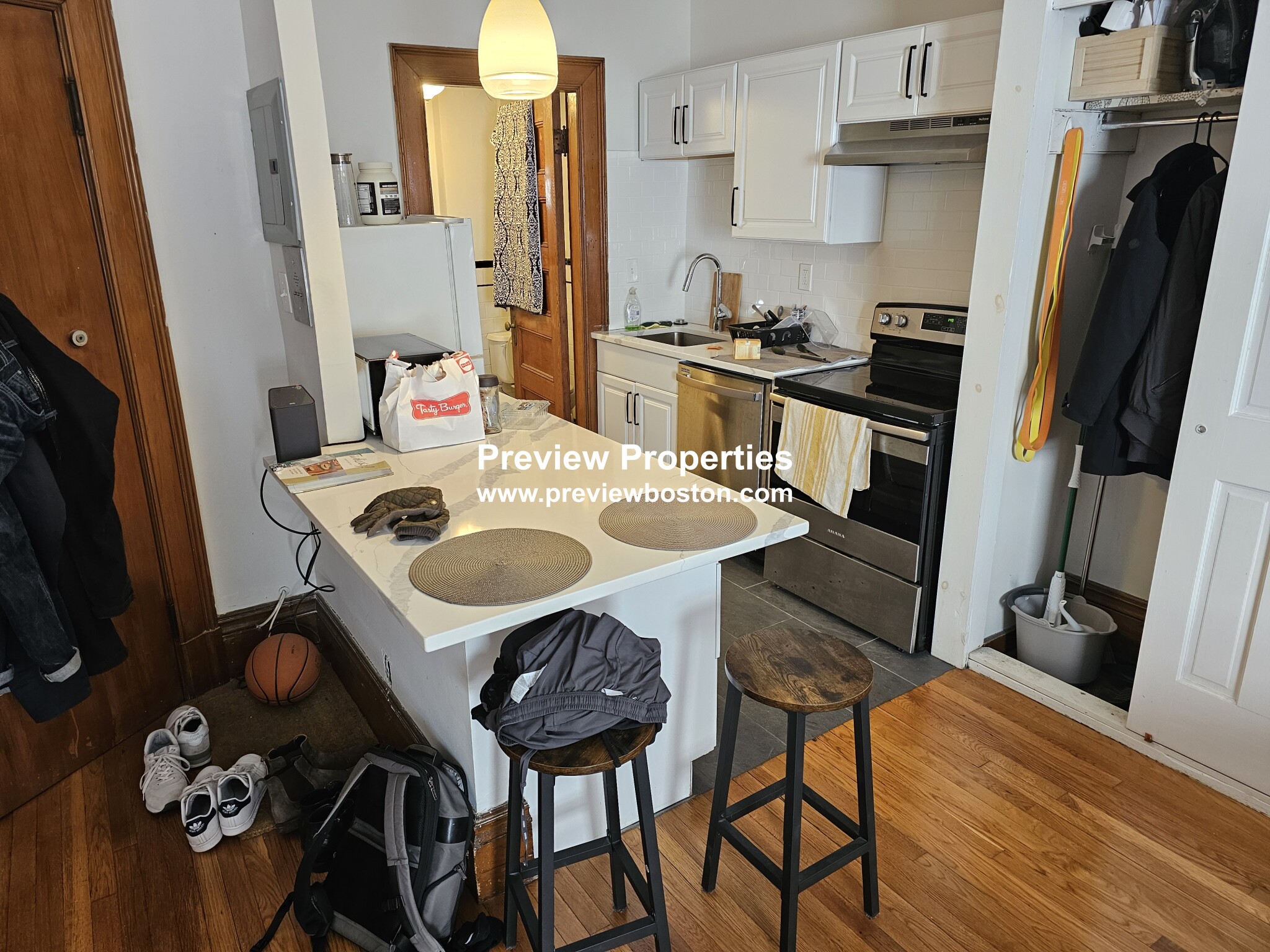 849 Beacon St, Fenway