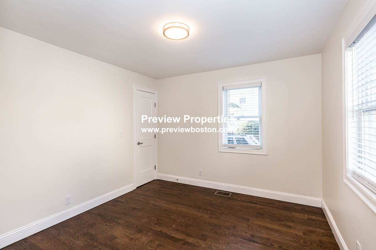 2 Chestnut Pl, Brighton