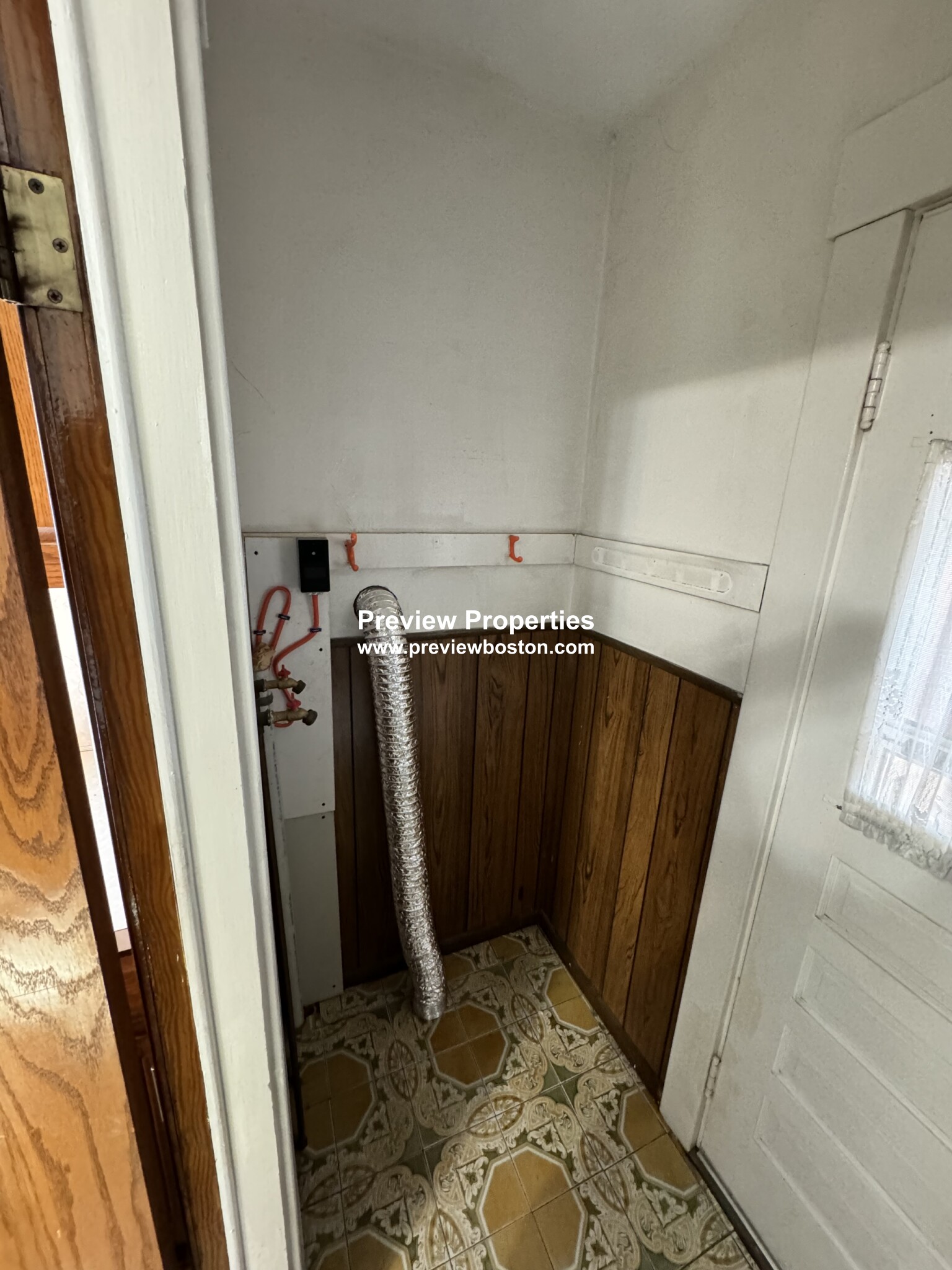 32 Dickinson Rd, Brighton