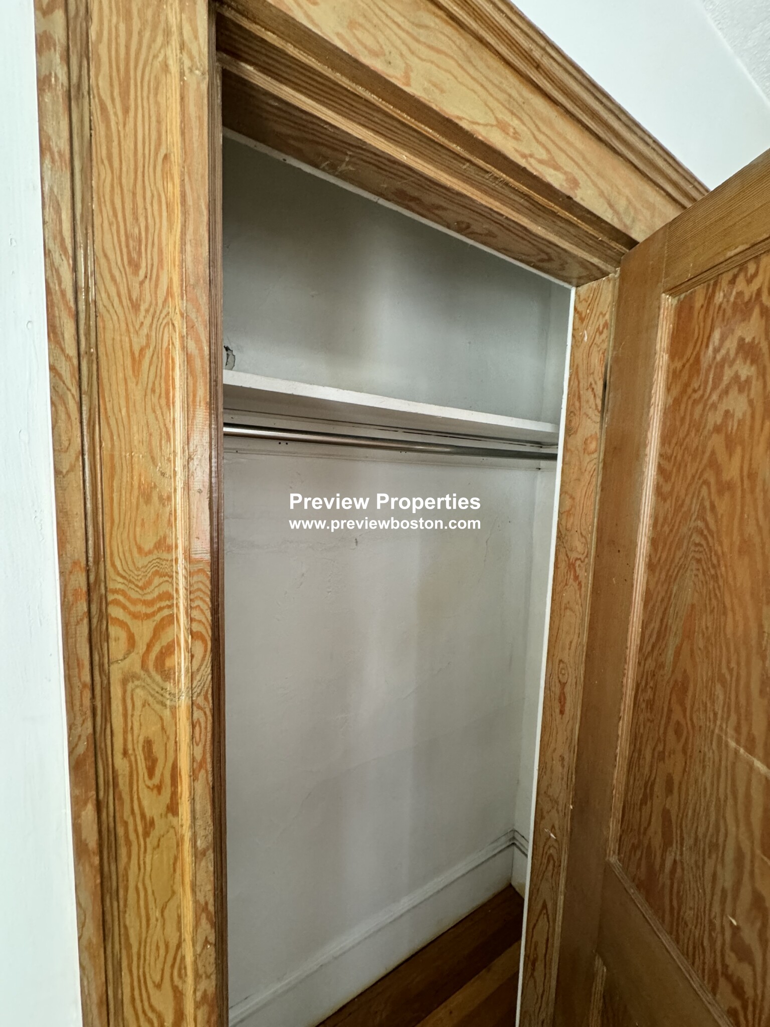 32 Dickinson Rd, Brighton