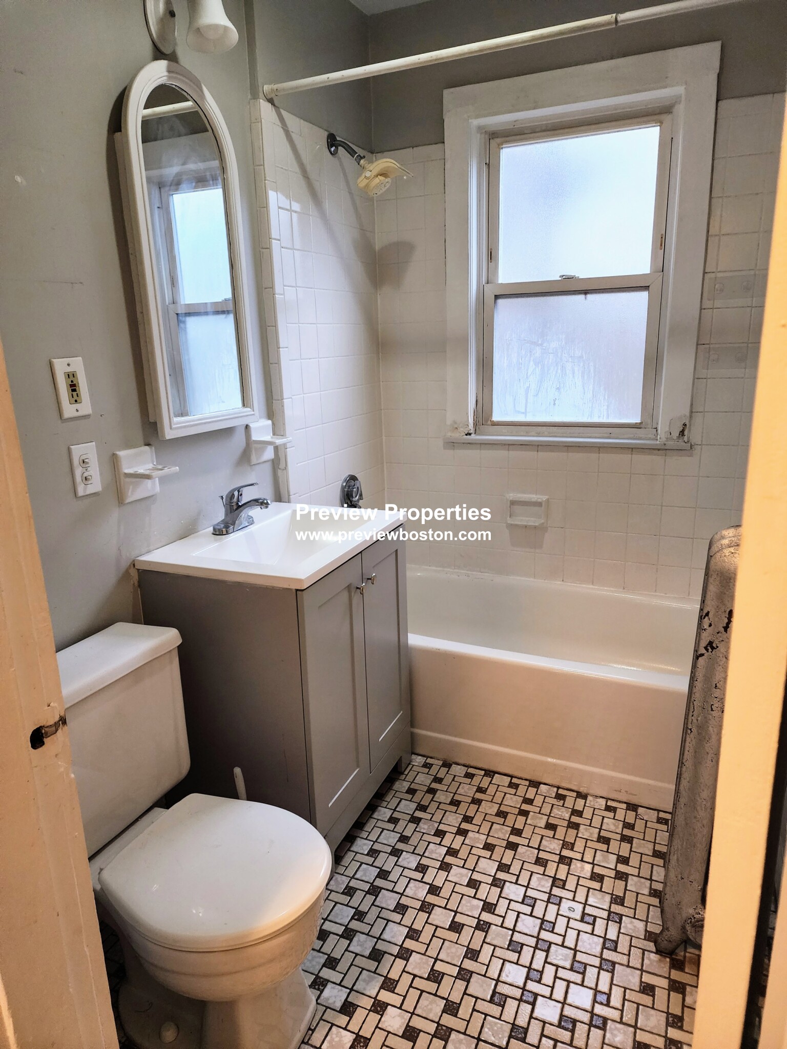 8 Woodside Ave, Jamaica Plain