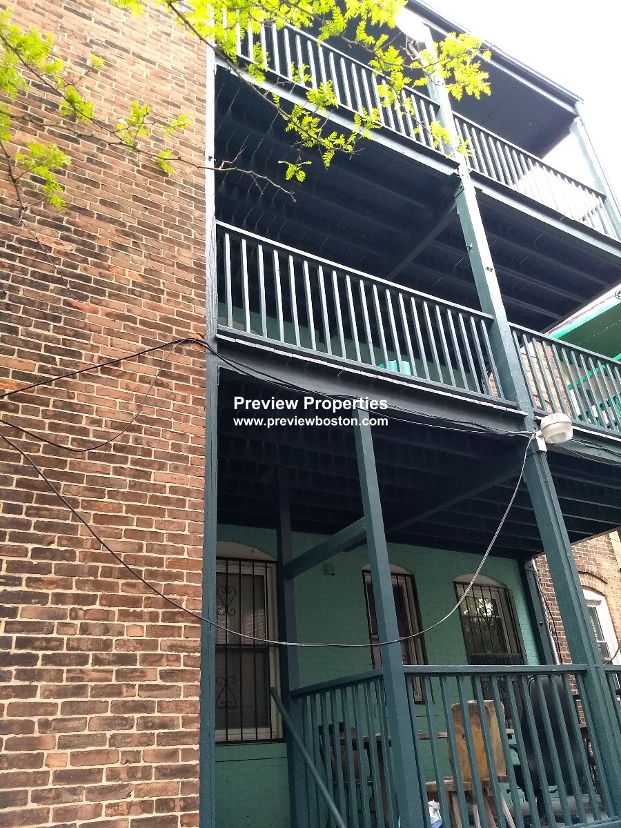 18 Mount Hood Rd, Brighton