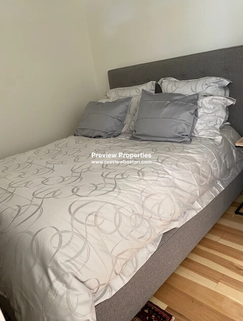 300 Boylston St, Downtown