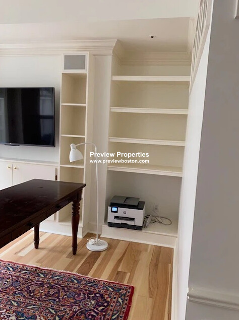 300 Boylston St, Downtown