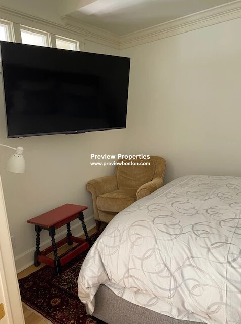 300 Boylston St, Downtown