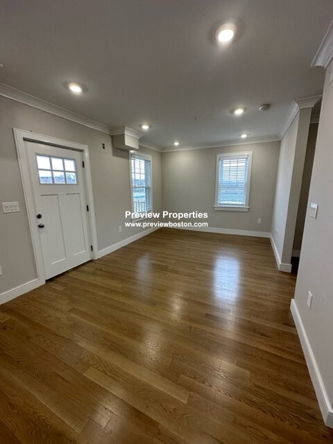 2 Rossmore Rd, Jamaica Plain