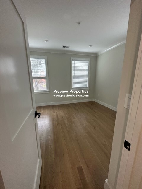 2 Rossmore Rd, Jamaica Plain