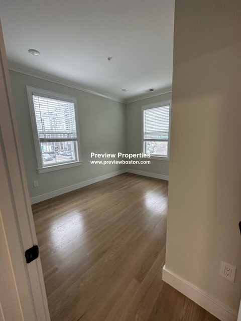 2 Rossmore Rd, Jamaica Plain