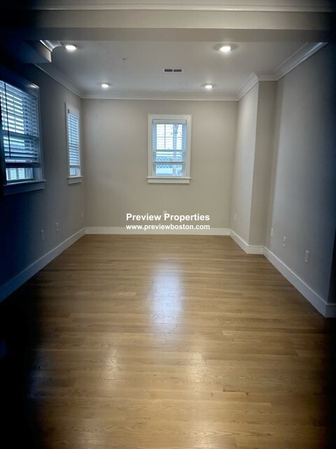 2 Rossmore Rd, Jamaica Plain