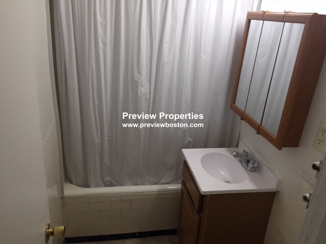 1687 Commonwealth Ave, Brighton