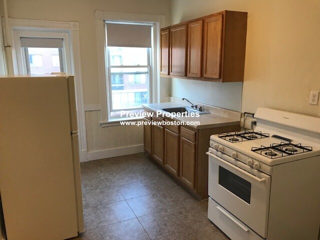 15 Mount Hood Rd, Brighton