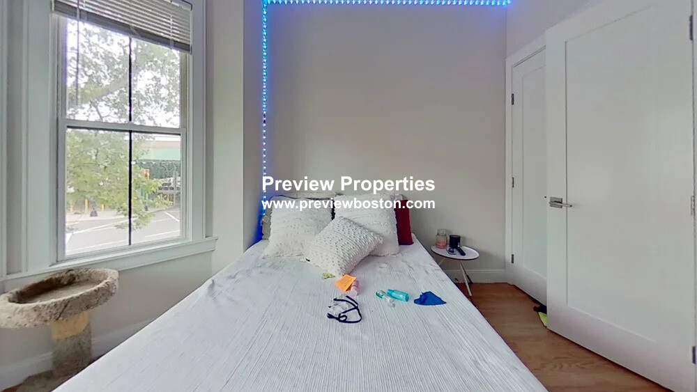 134 Chelsea St, East Boston