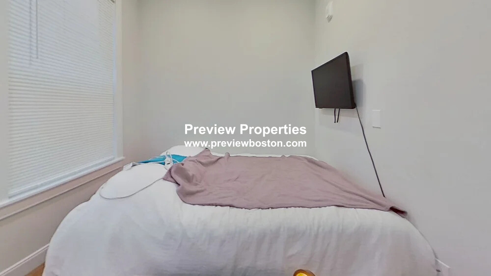 134 Chelsea St, East Boston