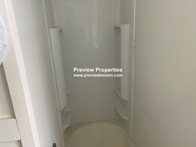 1800 Comm Ave, Brighton