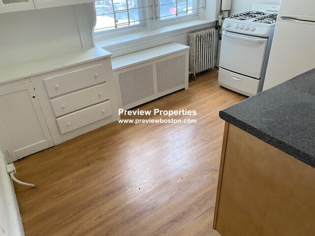 1800 Comm Ave, Brighton