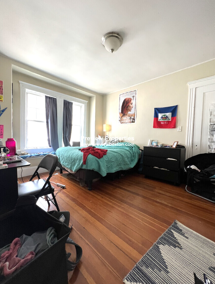 22 Boulevard Ter, Allston