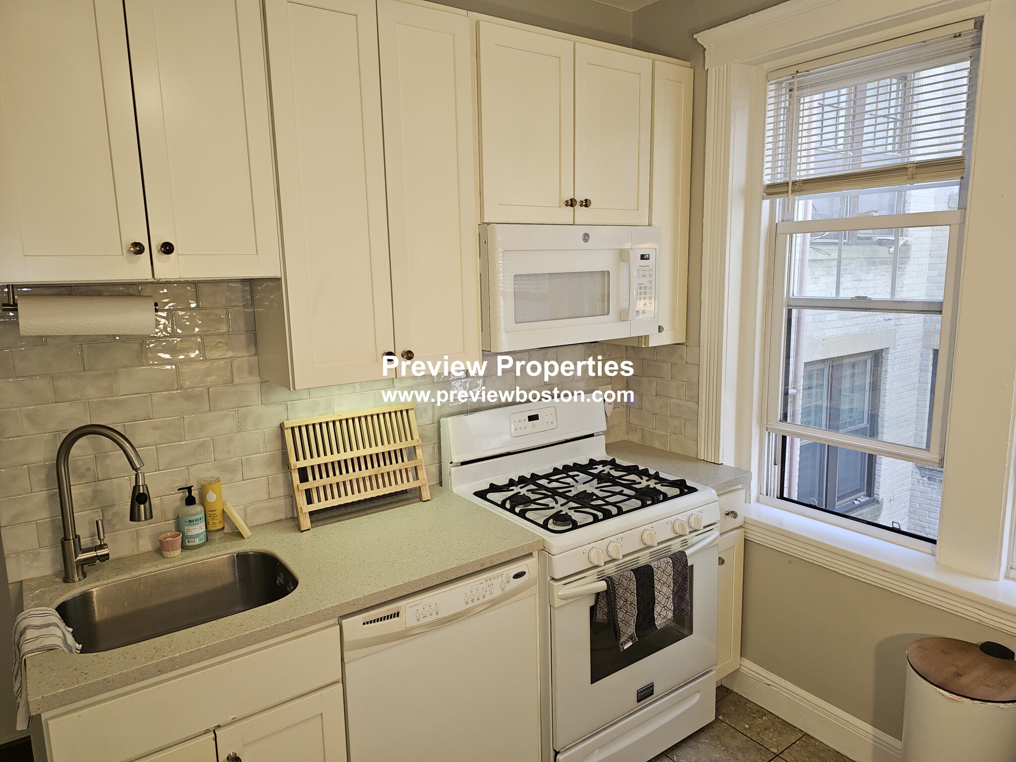 29 Mount Hood Rd, Brighton