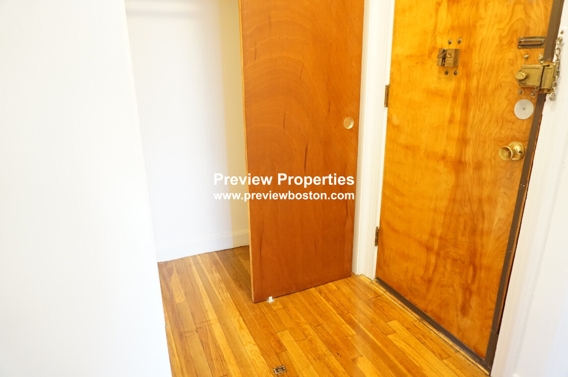 180 North Beacon St, Brighton