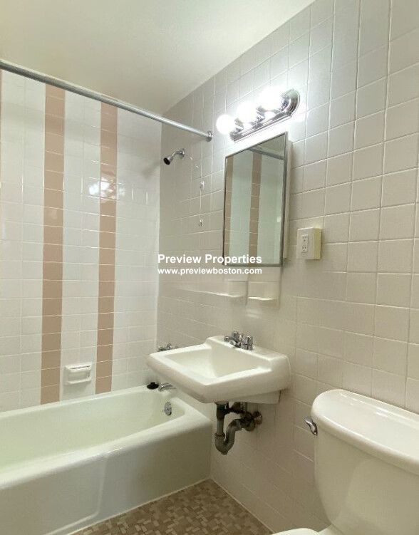 62 South Huntington Ave, Jamaica Plain